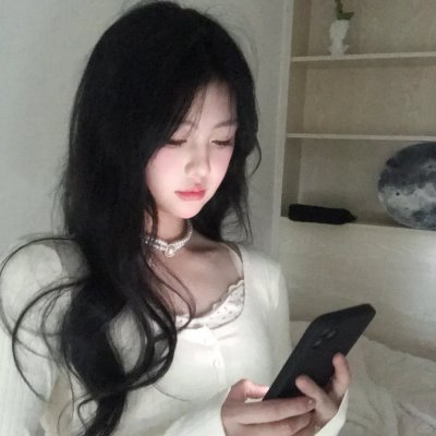 圆月映花都